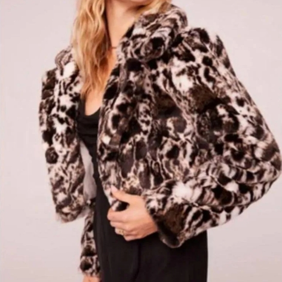 🆕️ B.O.G Band of the Free Wildcat Crop Faux Fur Jacket in Ivory Black - Picture 3 of 10